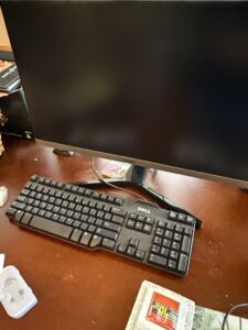 Dell-KB-USB-Keyboard-with-Smart-Card-Reader-and-Samsung-Monitor
