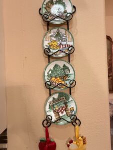 International-Tableworks-Gardening-Season-Decorative-Plate-Collection-with-Display-Rack