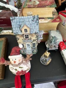 Ivy-Innocence-Yates-Antiques-Shop-Miniature-House