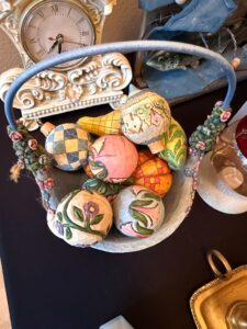 Jim-Shore-Heartwood-Creek-Easter-Basket-with-Eggs