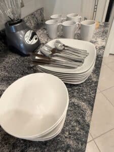 MALACASA-Elisa-Series-White-Porcelain-Dinnerware-Set-with-Oster-Blender-and-Silverware