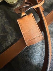 Michael-Kors-Hamilton-Large-Logo-Embossed-Tote-Bag-third-image