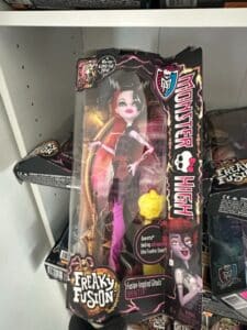 Monster-High-Dolls-Collection-Invisi-Billy-Operetta-Kiyomi-Haunterly-and-More-fourth-image