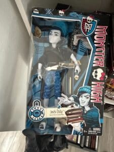 Monster-High-Dolls-Collection-Invisi-Billy-Operetta-Kiyomi-Haunterly-and-More-third-image