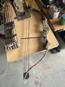Mossy-Oak-Camouflage-Compound-Bow-with-Quiver-and-Arrows