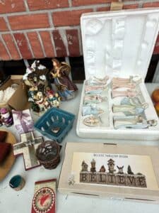 Nativity-Scene-Figurines-and-Believe-Decor-Set