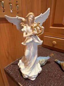 Porcelain-Angel-Figurine-with-Lyre-Music-Box
