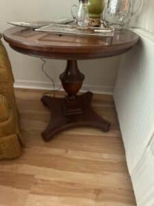 Round-Pedestal-Accent-Table