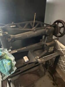 Singer-Cobbler-or-Leather-Sewing-Machine