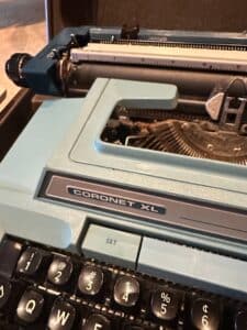 Smith-Corona-Coronet-XL-Typewriter-second-image