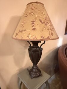 Traditional-Floral-Table-Lamp