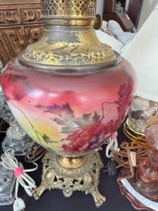 Victorian-Gone-with-the-Wind-Style-Hand-Painted-Oil-Lamp-with-Brass-Base