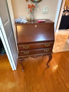 Vintage-Ethan-Allen-Queen-Anne-Cherry-Wood-Drop-Front-Secretary-Desk