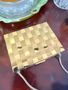 Vintage-Gold-Basket-Weave-Compact-Purse-with-Snake-Chain