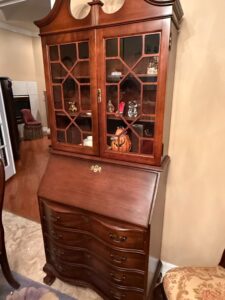 Vintage-Mahogany-Governor-Winthrop-Secretary-Desk-with-Hutch