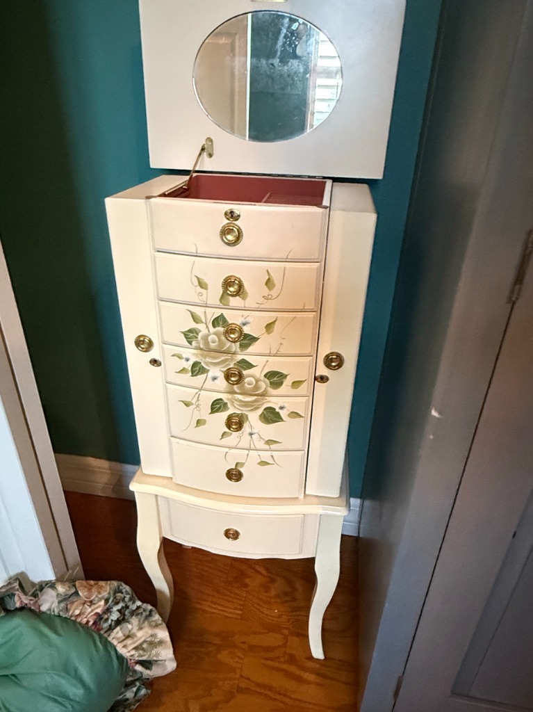 A blend of classic and contemporary: Decorative art, functional furniture, and unique collectibles!