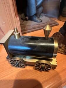 Vintage-Train-Desk-Clock-second-image