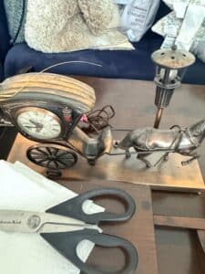 Vintage-United-Metal-Goods-Horse-Drawn-Carriage-Clock-with-Lamp
