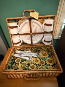 Vintage-Wicker-Picnic-Basket-with-Sunflower-Lining-and-Mugs