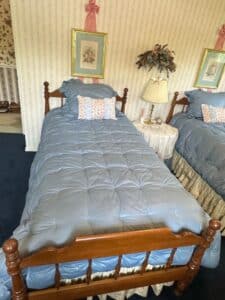 Vintage-Wooden-Twin-Bed-Frame-Set