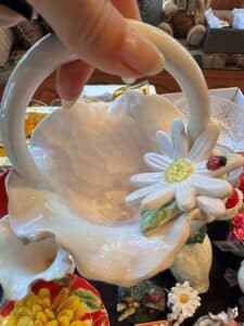 White-Ceramic-Decorative-Basket-with-Daisy-and-Ladybug-Hobnail-Texture