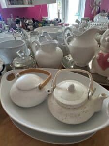 White-Ceramic-Teapots-with-Bamboo-Handles