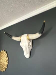 White-Longhorn-Skull-Wall-Mount-with-Gold-Accents-and-Black-Tipped-Horns