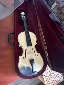 White-Student-Violin-Outfit-with-Case-and-Bow