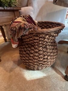 Woven-Hyacinth-Basket-with-Throw-Blanket