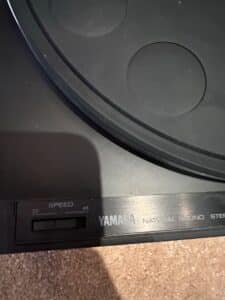 Yamaha-YP-U-Natural-Sound-Stereo-Turntable-second-image