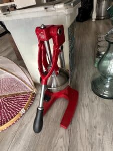 Zulay-Kitchen-Cast-Iron-Citrus-Juicer
