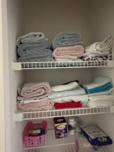 Assorted-Bath-Towels-and-Linens-1