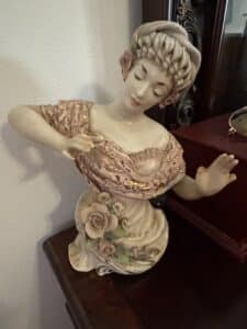 Capodimonte-Porcelain-Figurine-Lady-with-Roses-1