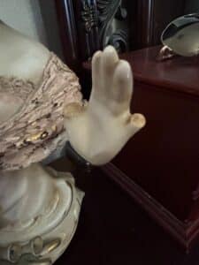 Capodimonte-Porcelain-Figurine-Lady-with-Roses-second-image-1