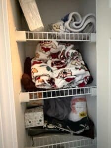 Christmas-Themed-Plush-Blanket-1