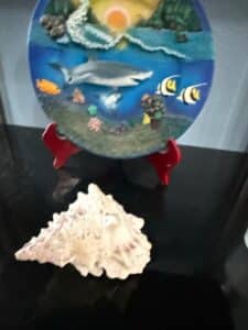Decorative-Marine-Scene-Plate-with-Seashell-and-Stand-1