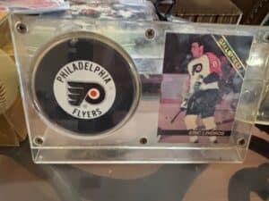 Eric-Lindros-Philadelphia-Flyers-Puck-and-Card-Display-1