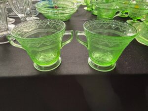 Federal-Glass-Georgian-Lovebirds-Green-Uranium-Glass-Cups