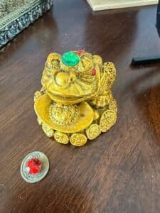 Golden-Toad-of-Wealth-Figurine-with-Gemstones-1