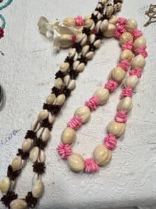 Hawaiian-Cowrie-Shell-and-Koa-Seed-Lei-Necklace