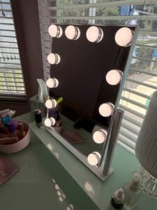 Hollywood-Vanity-Mirror-with-LED-Lights-1