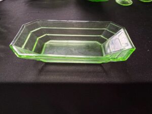 Indiana-Glass-Tea-Room-Pattern-Green-Divided-Relish-Dish
