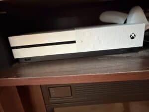 Microsoft-Xbox-One-S-Console-with-Controller-1