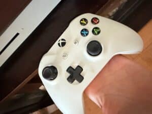 Microsoft-Xbox-One-S-Console-with-Controller-second-image-1