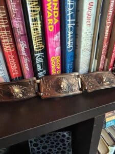 Native-American-Chief-and-Mountain-Scene-Belt-Buckle