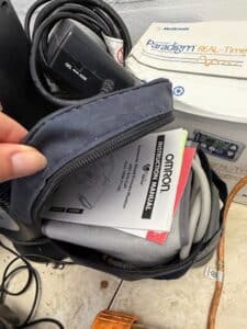 Omron-HEM-AC-Automatic-Blood-Pressure-Monitor-with-Arm-Cuff-1
