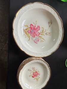 Royal-Heidelberg-Winterling-Pattern-Serving-Bowl-and-Saucers