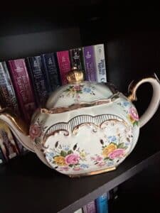 Sadler-England-Princess-Cube-Teapot-Pink-Yellow-Roses-Gold-Trim