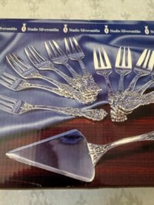 Studio-Silversmiths-Floral-Pattern-Cake-Server-and-Pastry-Forks-Set-1