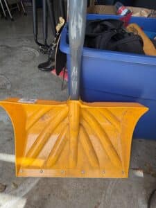 True-Temper-Snow-Shovel-third-image-1